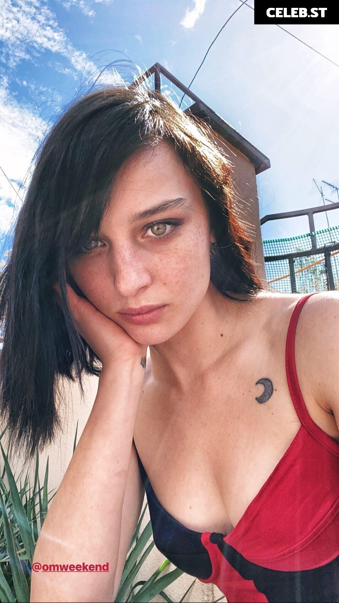 Alice Pagani Image 1994392