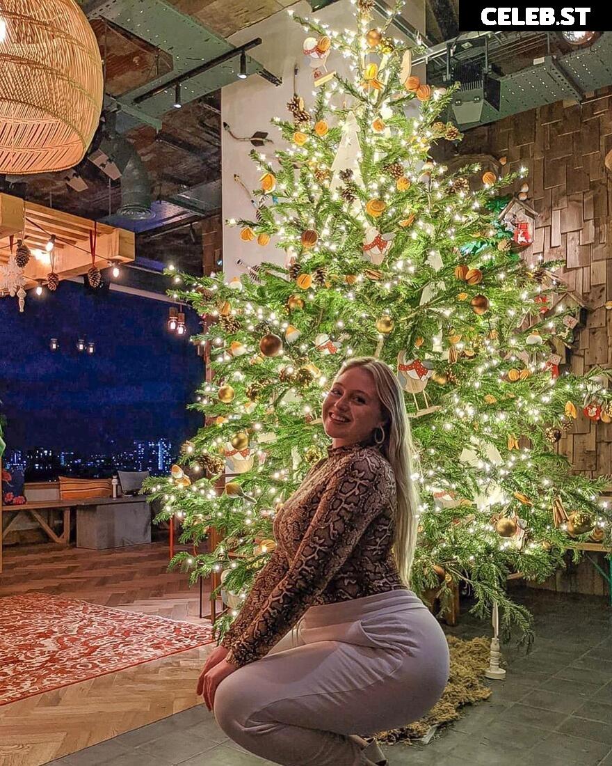 Iskra Lawrence Image 1994920