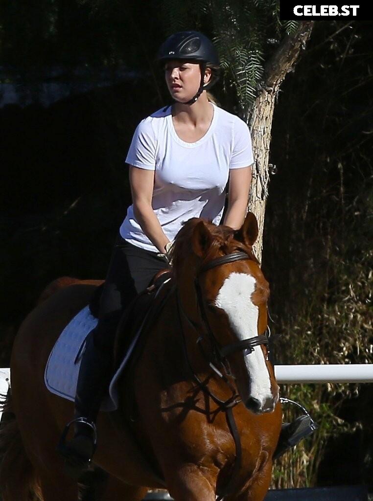 Kaley Cuoco Image 1993313