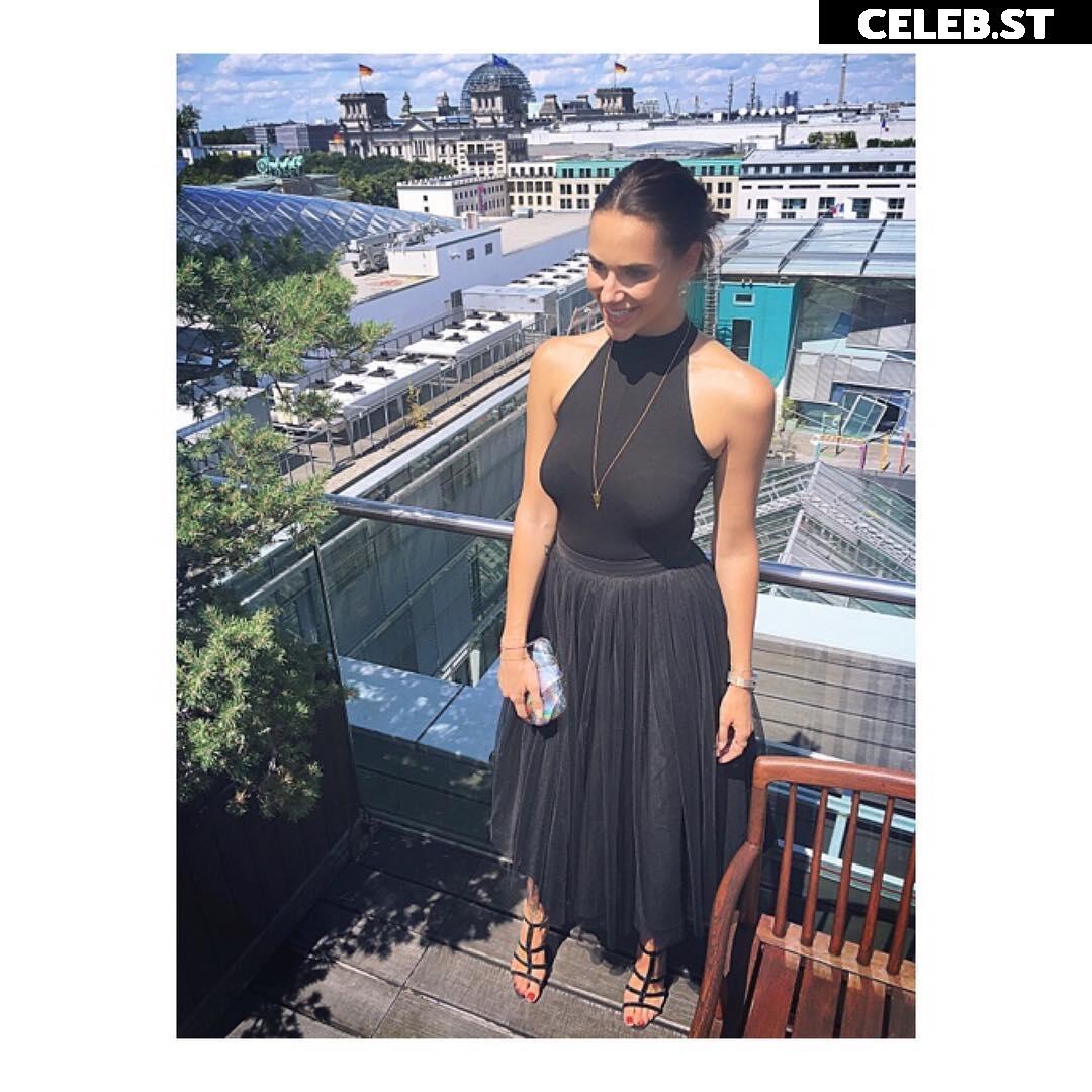 Esther Sedlaczek Image 1993239