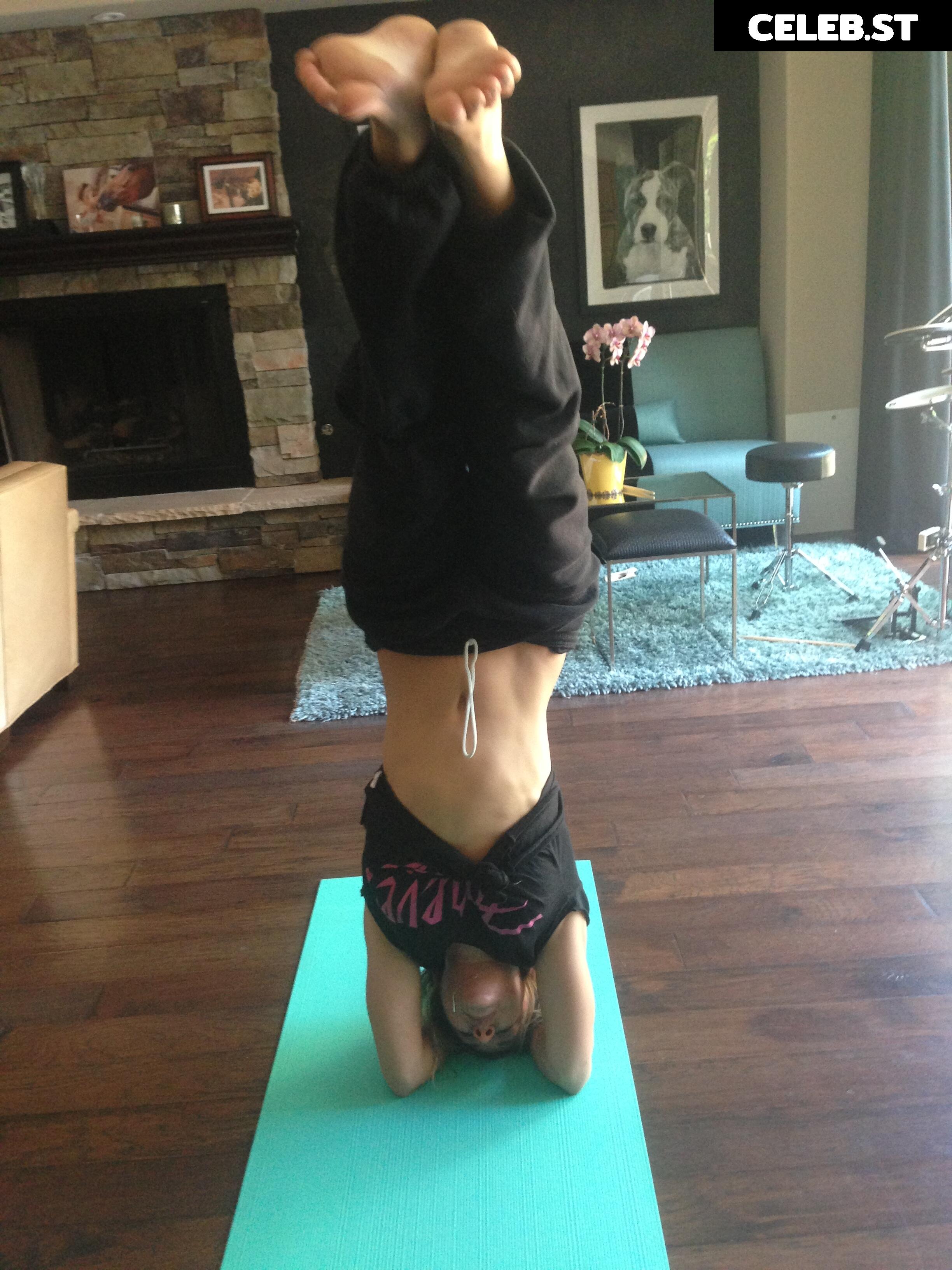 Kaley Cuoco Image 1990707