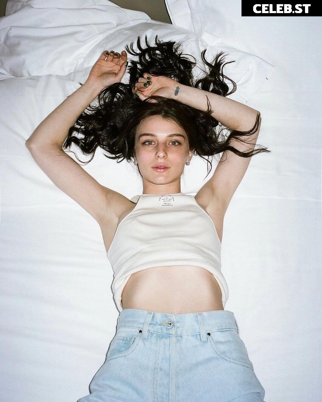 Alice Pagani Image 1999834