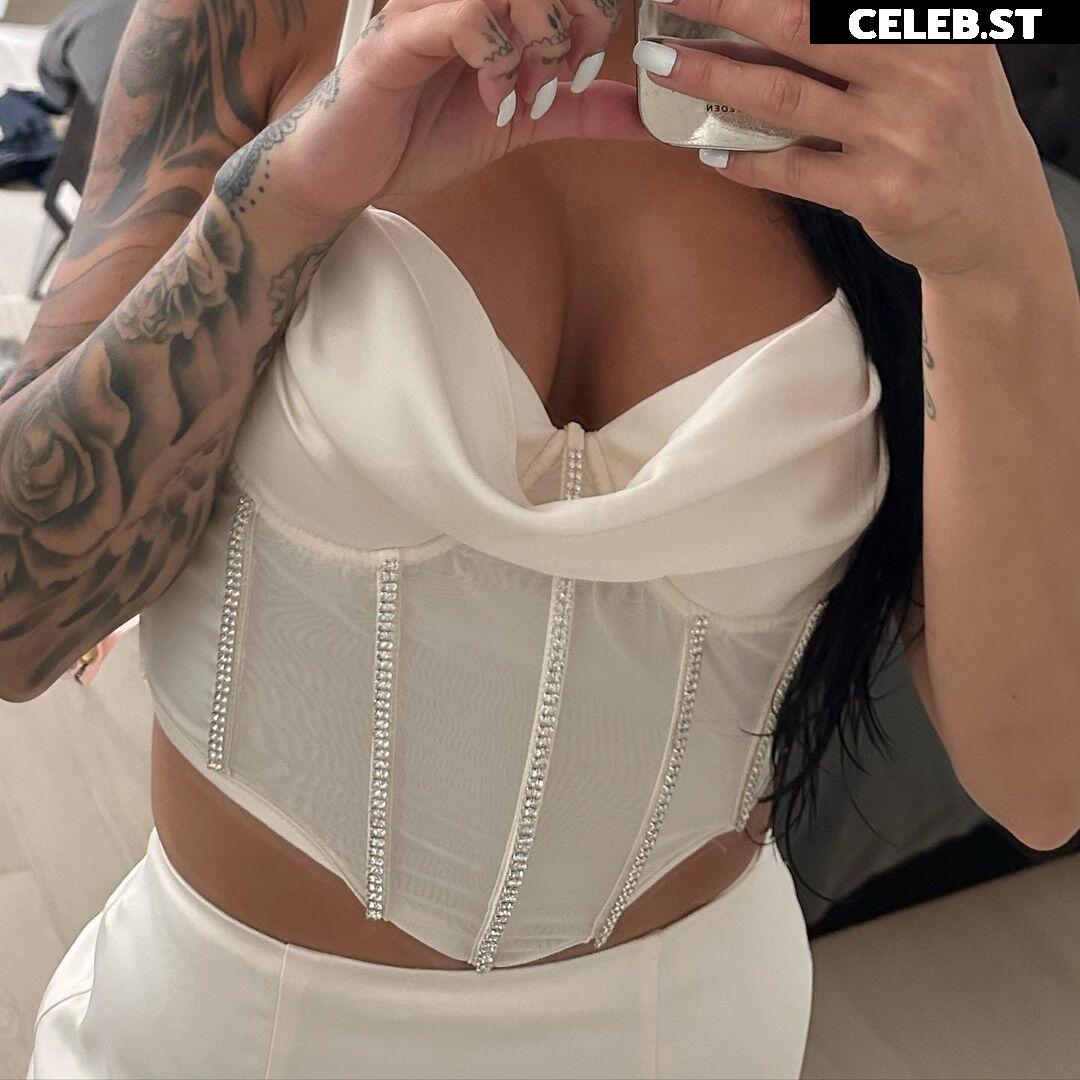 Elena Miras Image 1999466