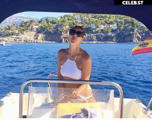 Esther Sedlaczek Image 1999187