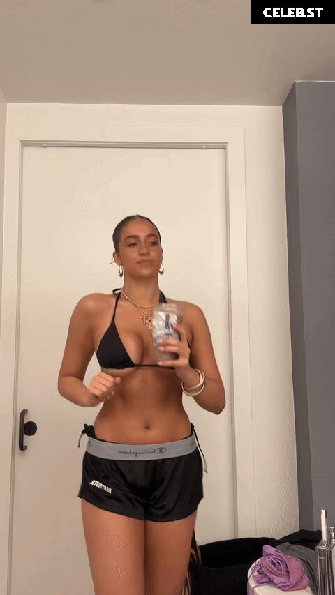 Tate McRae Image 1985585