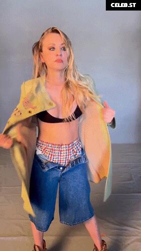 Kaley Cuoco Image 1984536