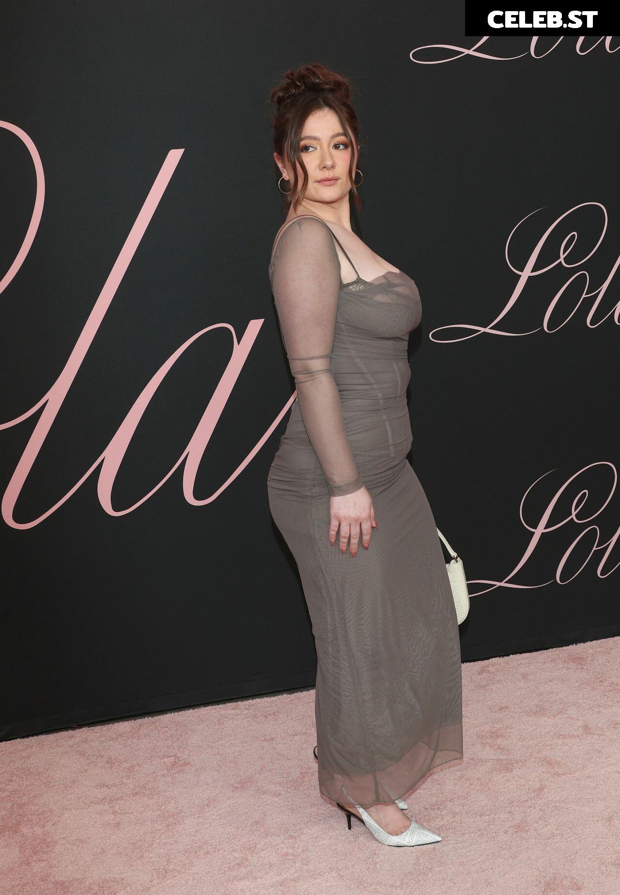 Emma Kenney Image 1981483