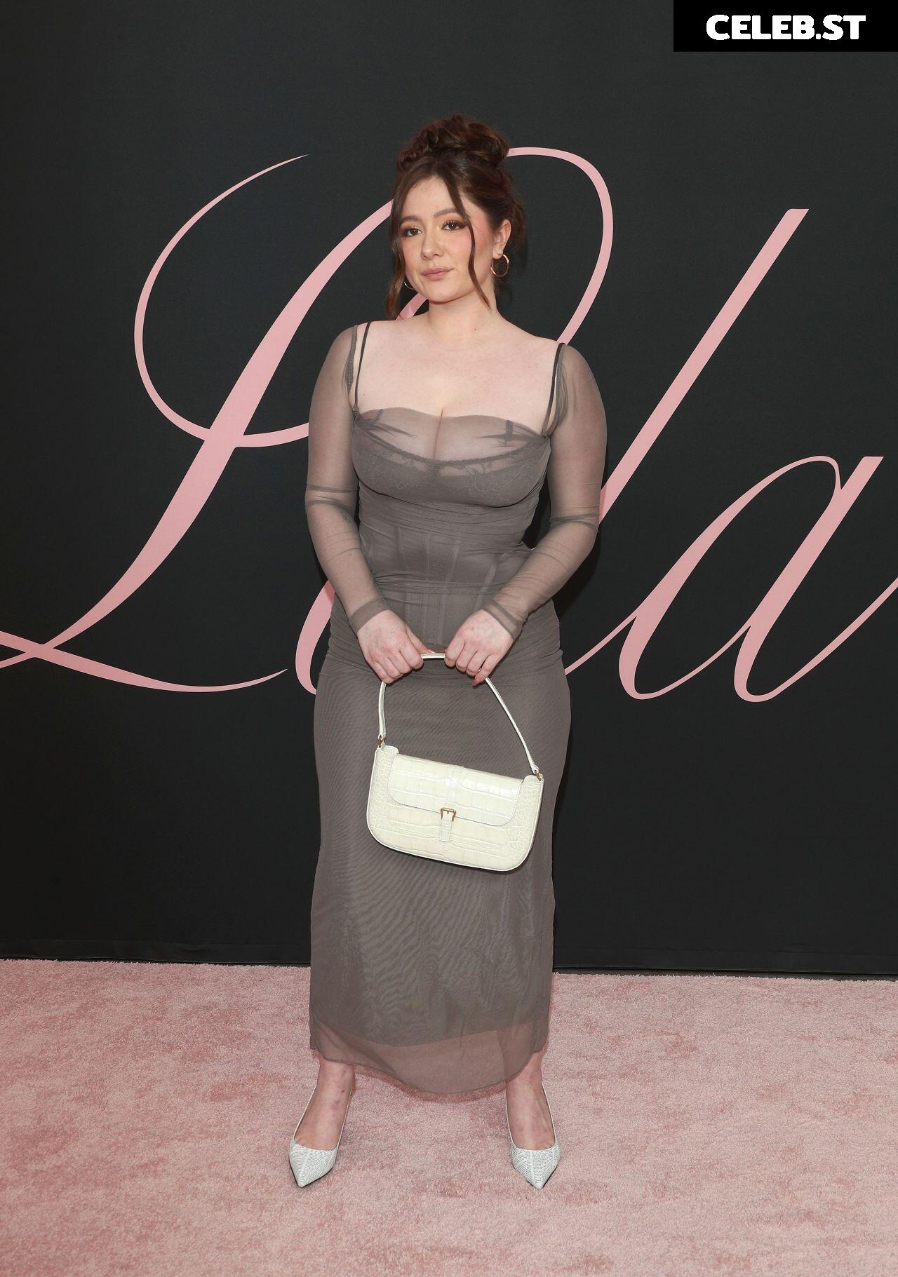 Emma Kenney Image 1981362