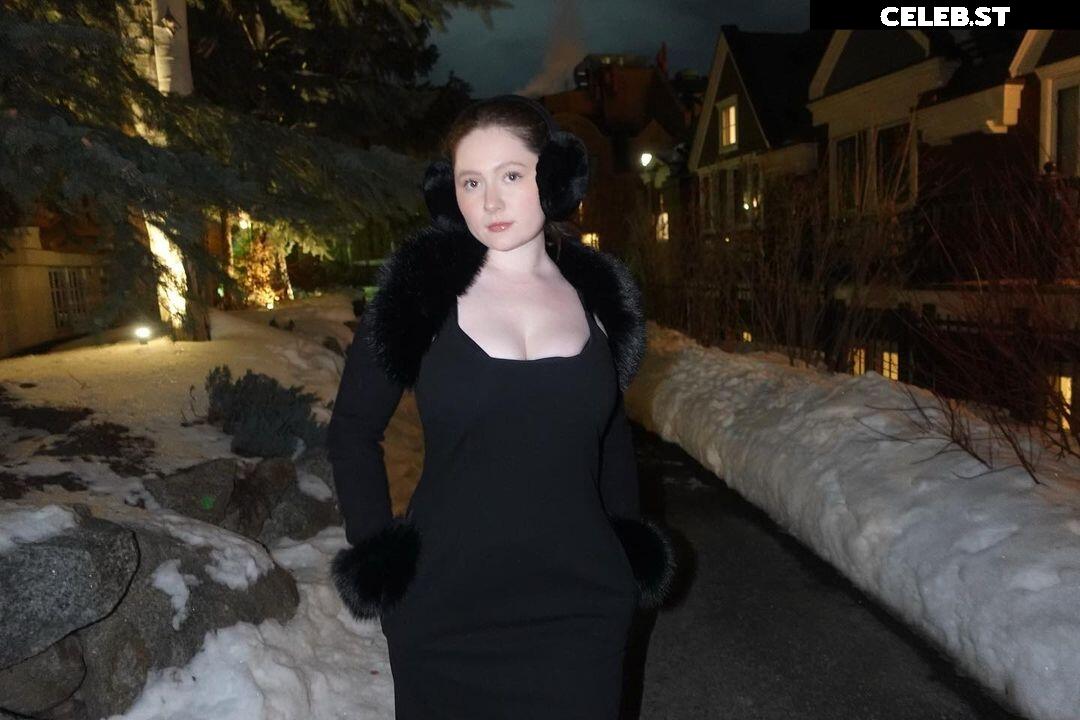 Emma Kenney Image 1981277