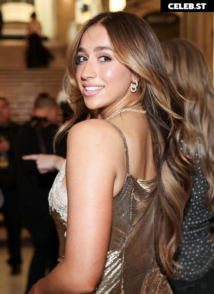 Tate McRae Image 1982684