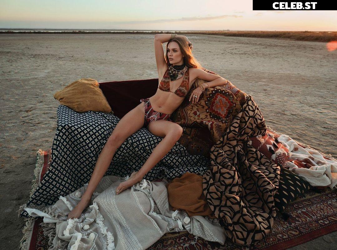 Josephine Skriver Image 1982275