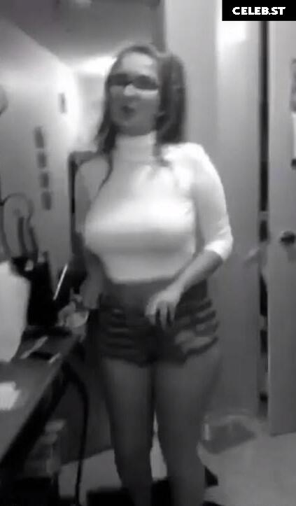 Emma Kenney Image 1980476