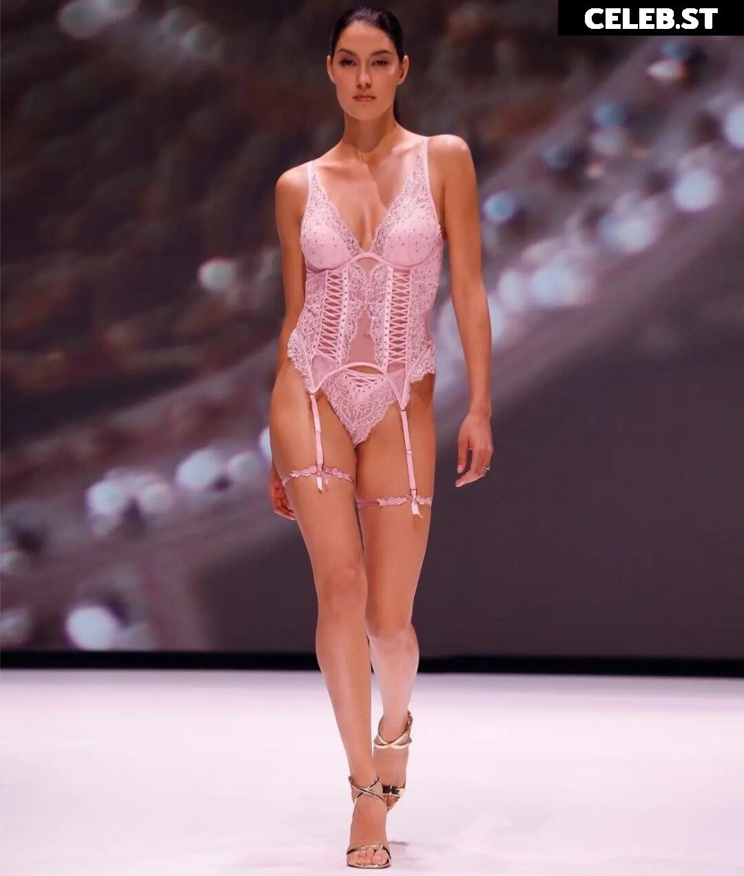 Rebecca Mir Image 1988273