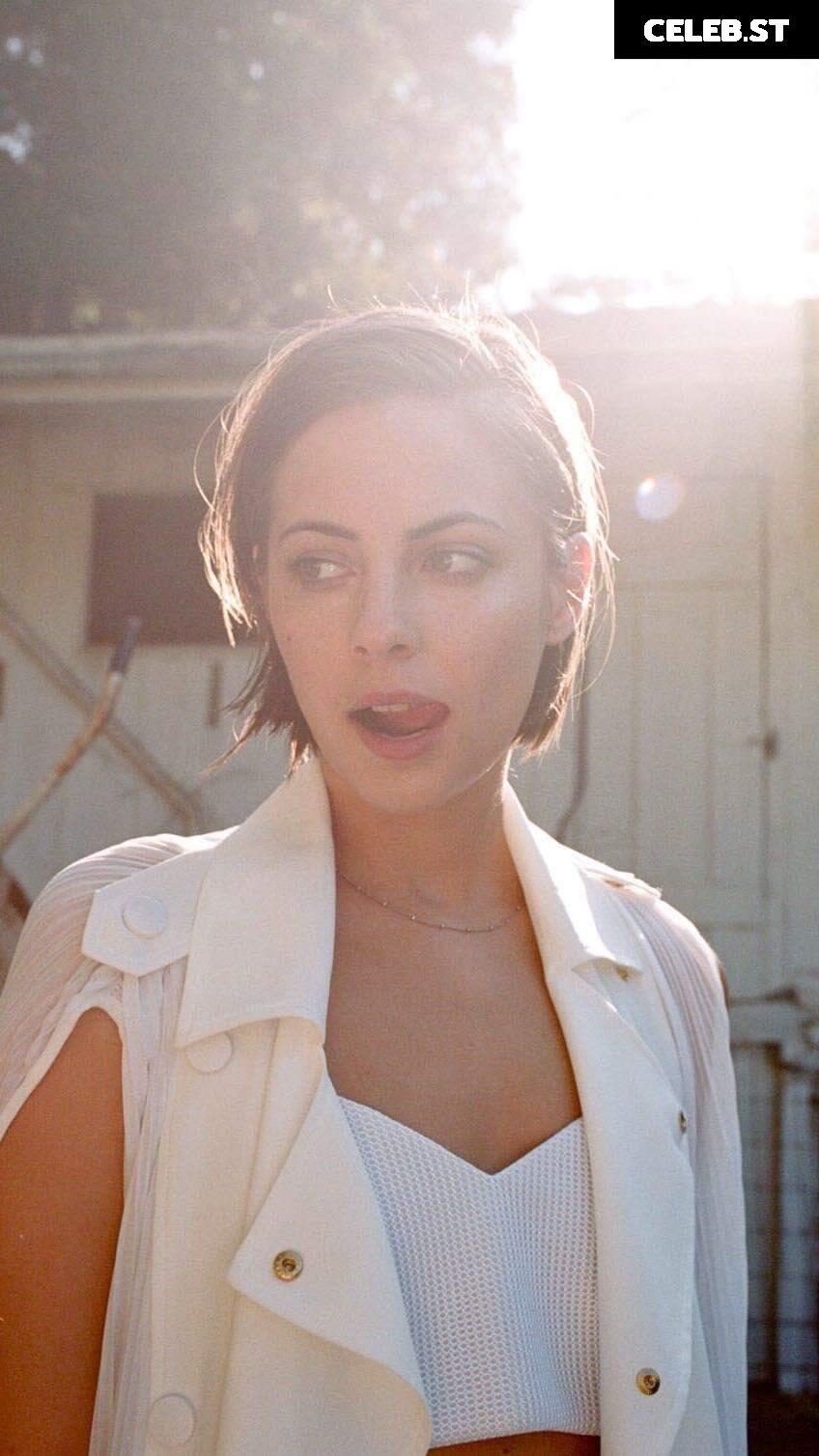 Willa Holland Image 1975800