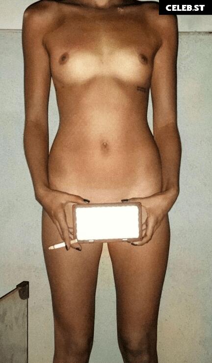 Willa Holland Image 1975139