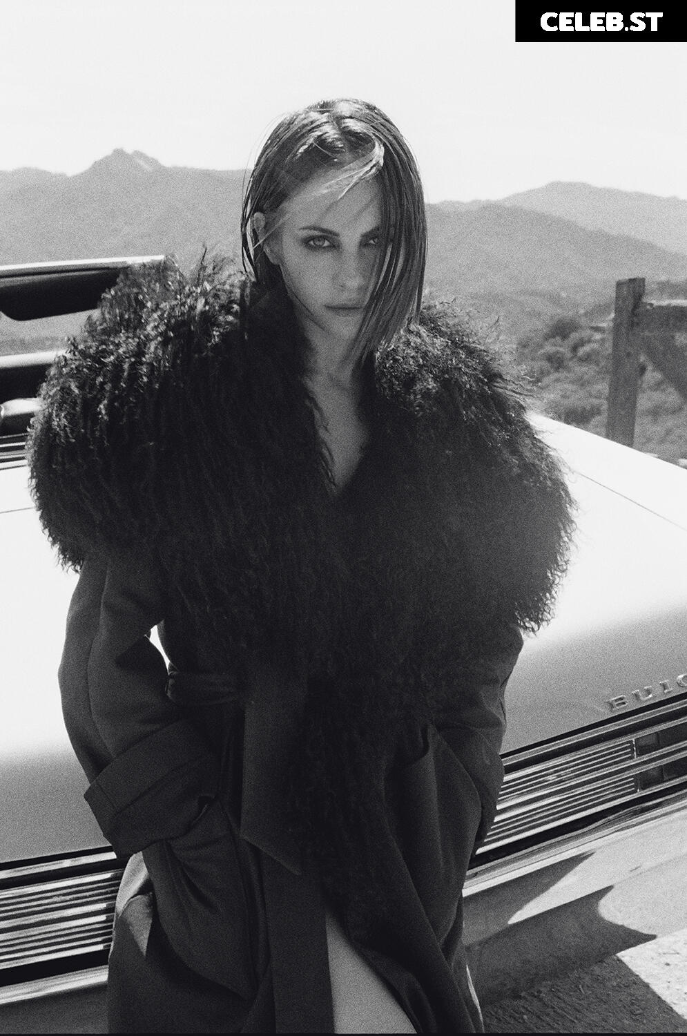 Willa Holland Image 1975257