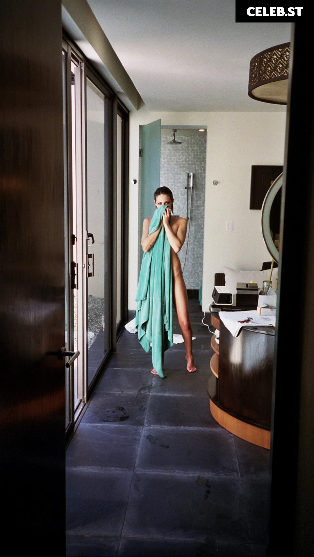 Willa Holland Image 1975979