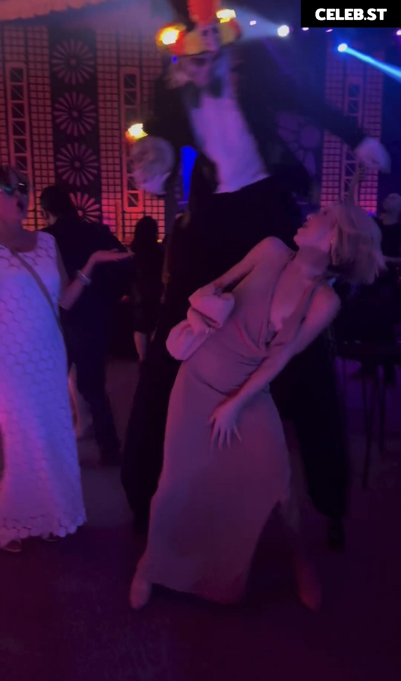 Julianne Hough Image 1971662