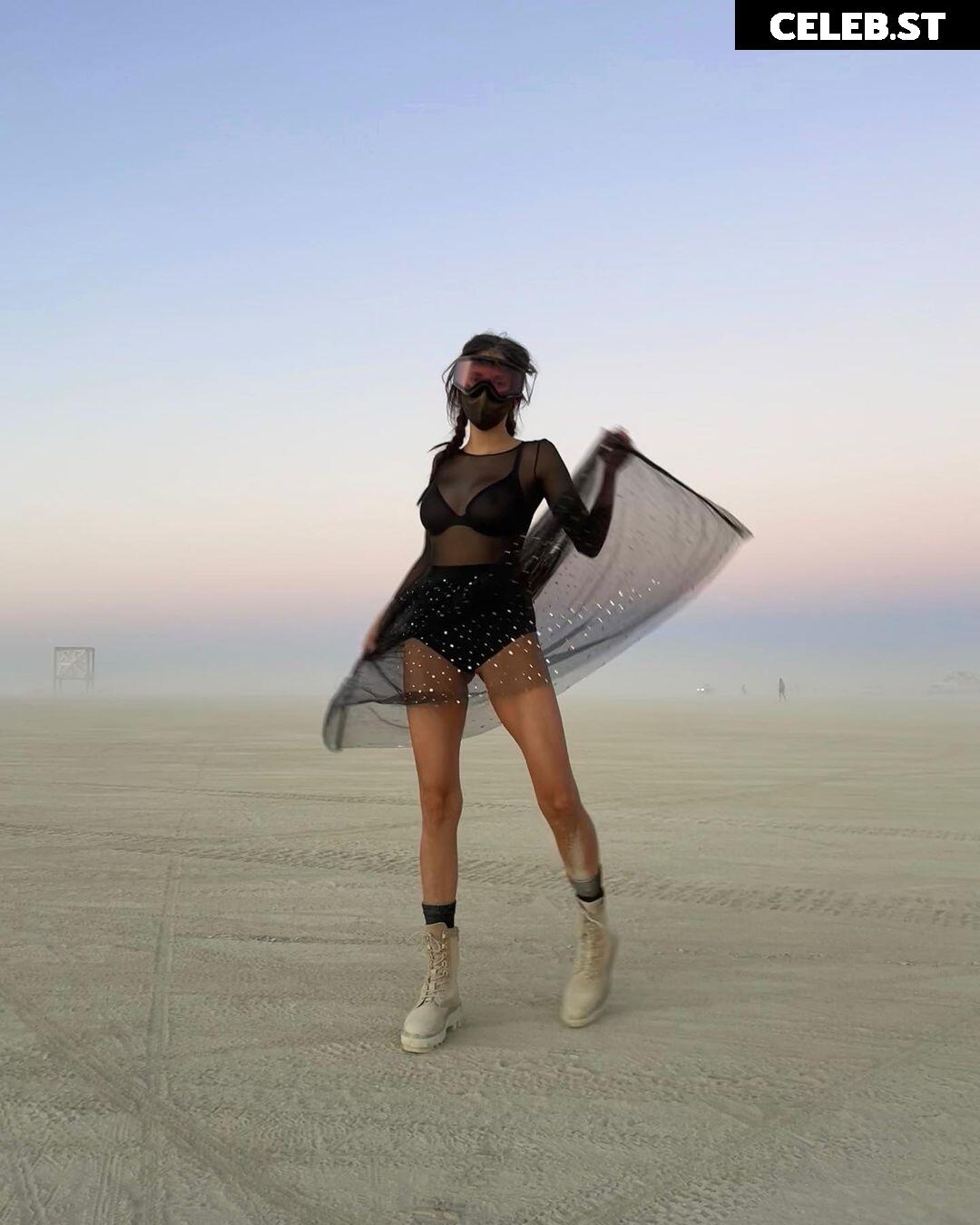 Nina Dobrev Image 1970970