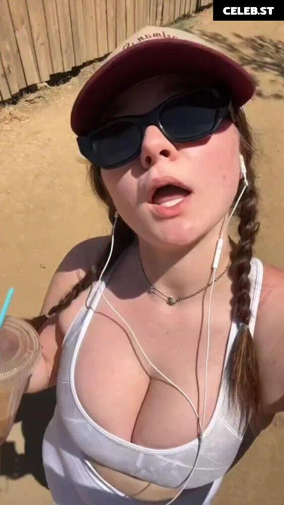 Emma Kenney Image 1979027