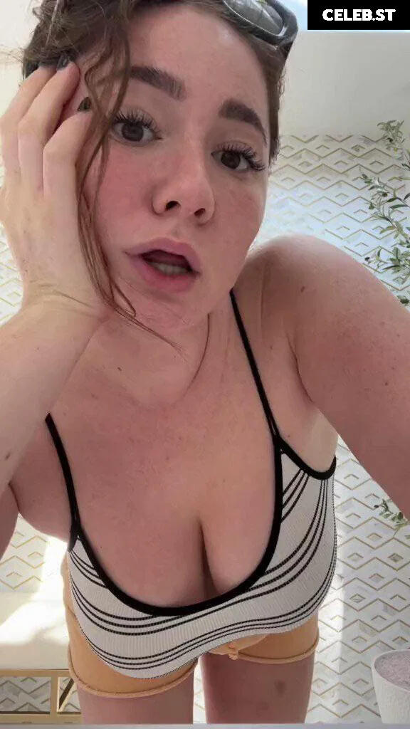 Emma Kenney Image 1979295