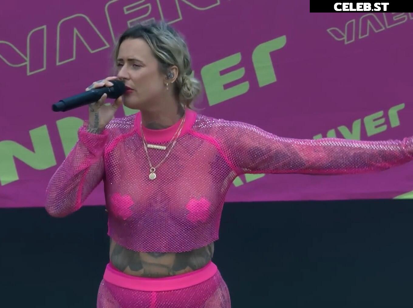 Jennifer Weist Image 1965785