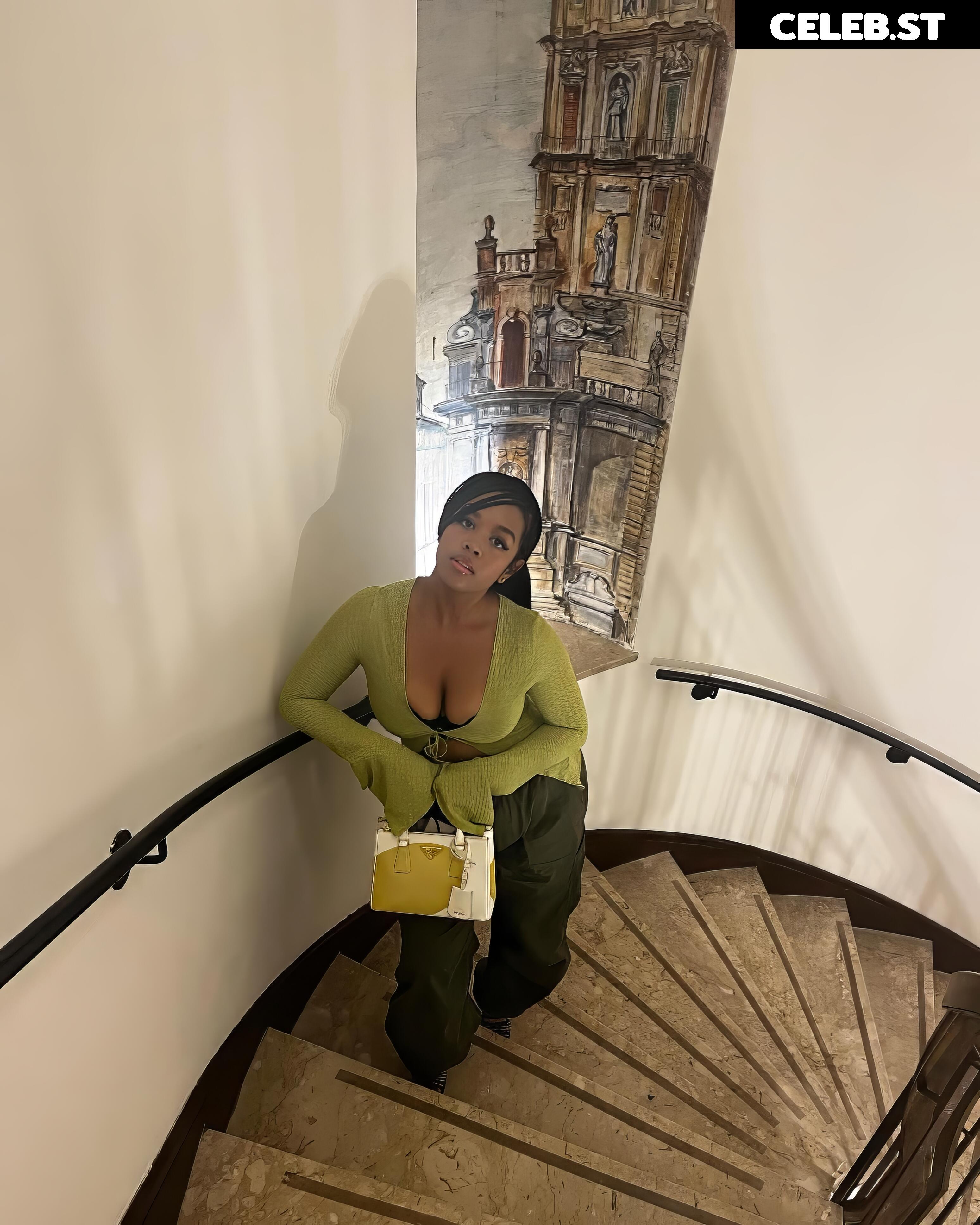 H.E.R./Gabriella Sarmiento Wilson Image 19693877