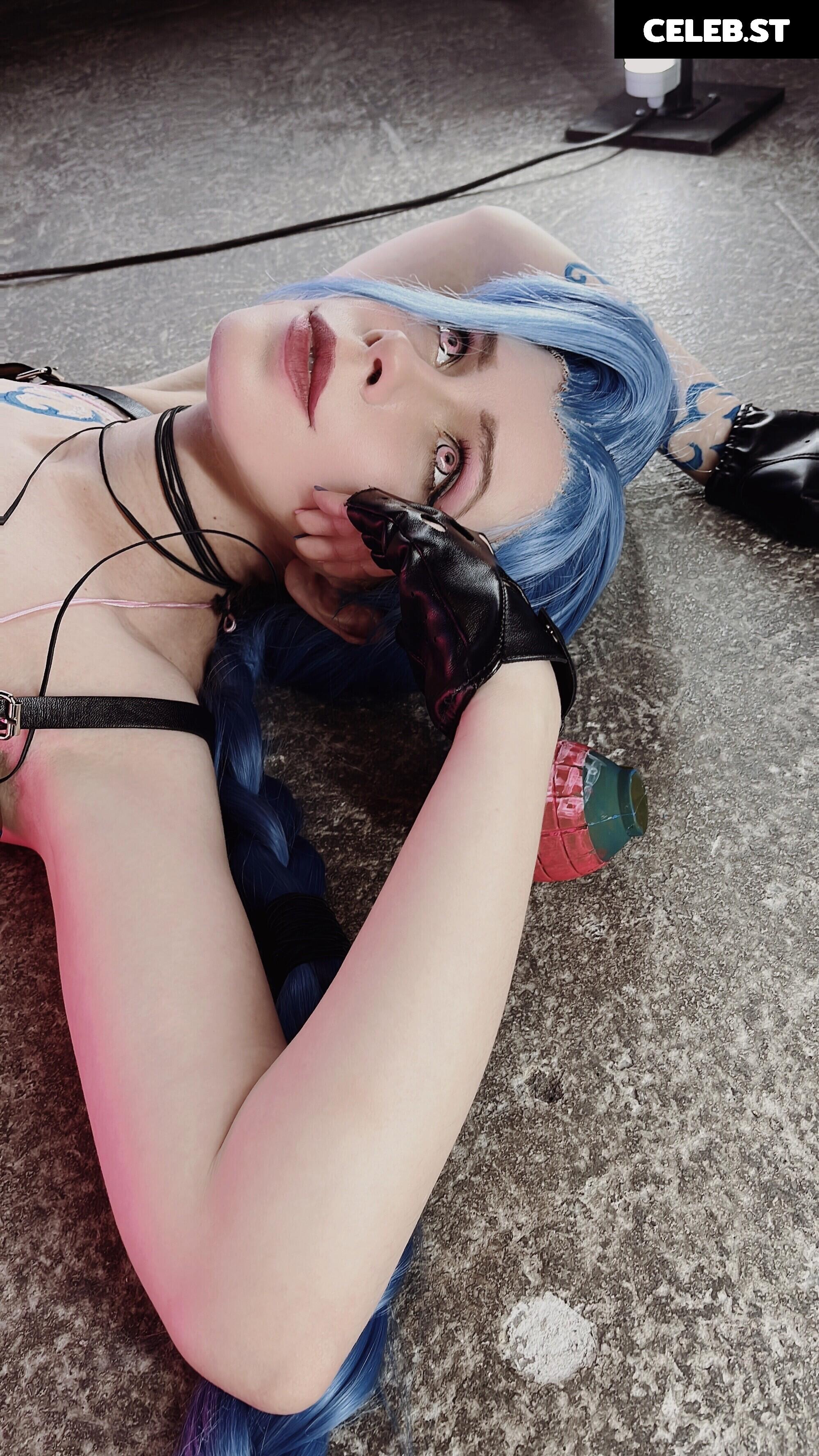 Alexandra Bodler/Caterpillar Image 19688098