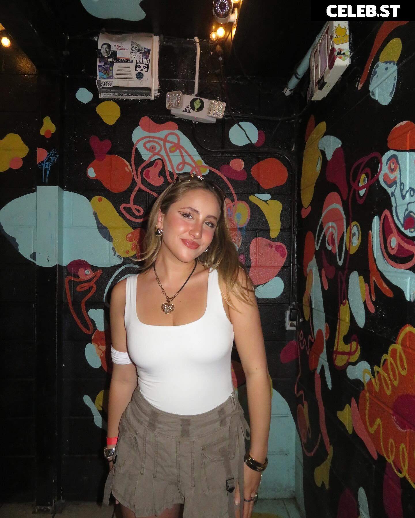 Ava Kolker Image 19681180