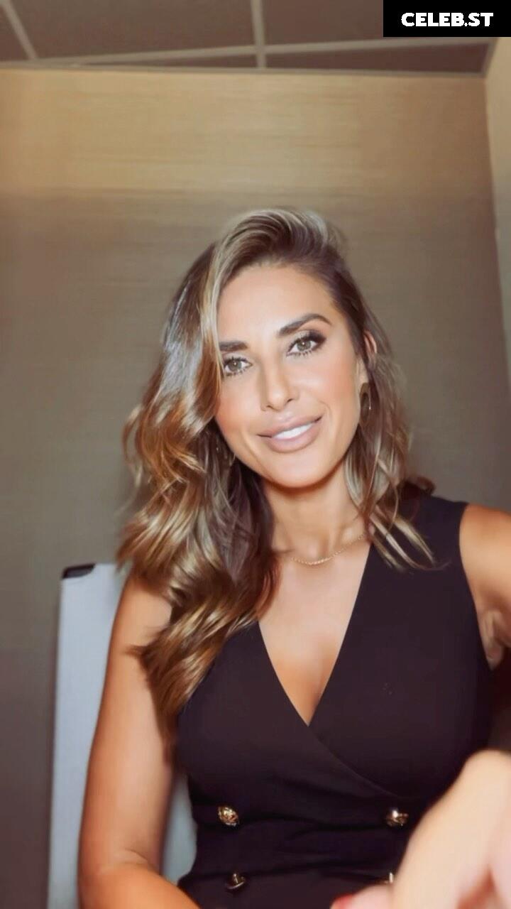 Jana Azizi Image 1956663