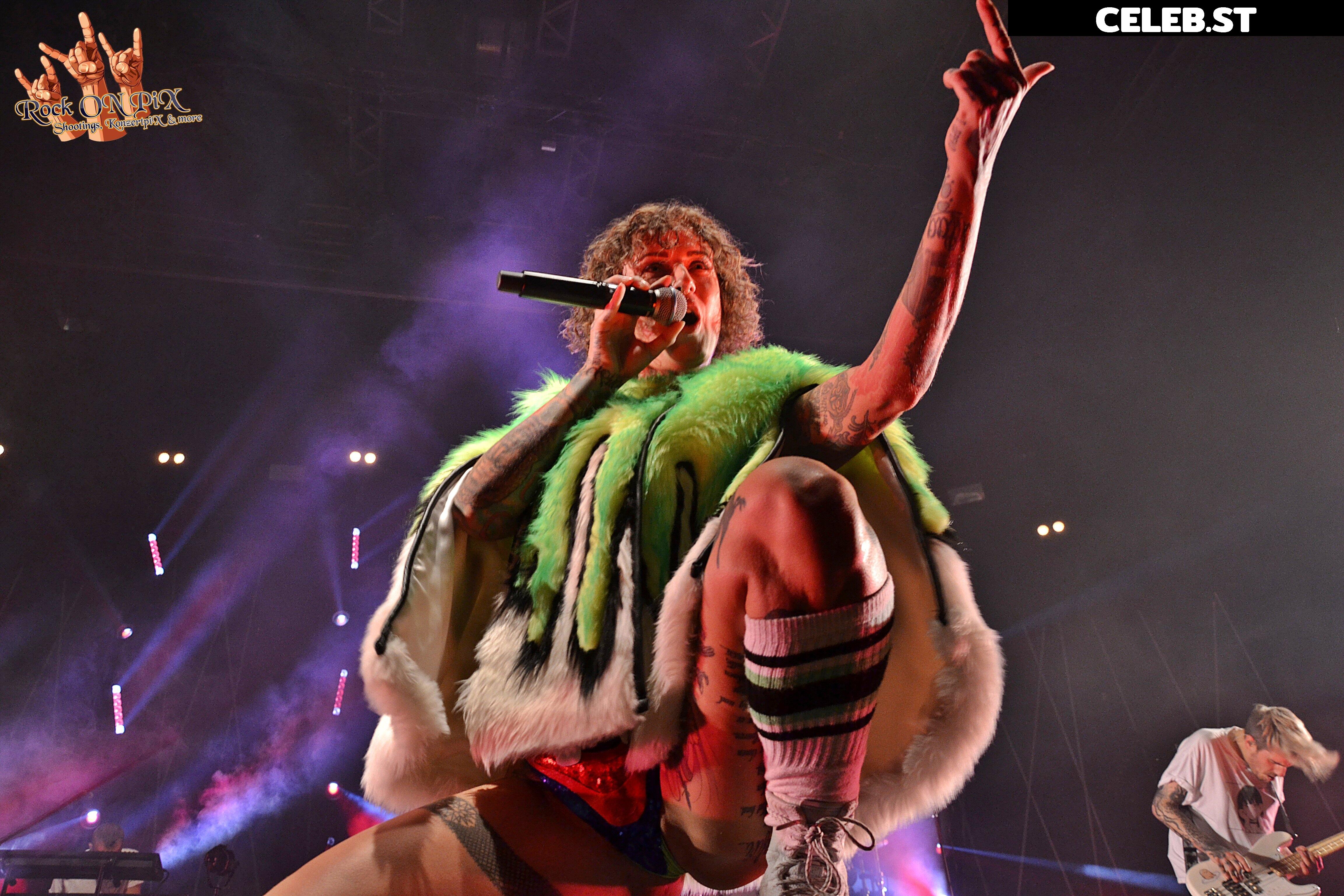 Jennifer Weist Image 1957527