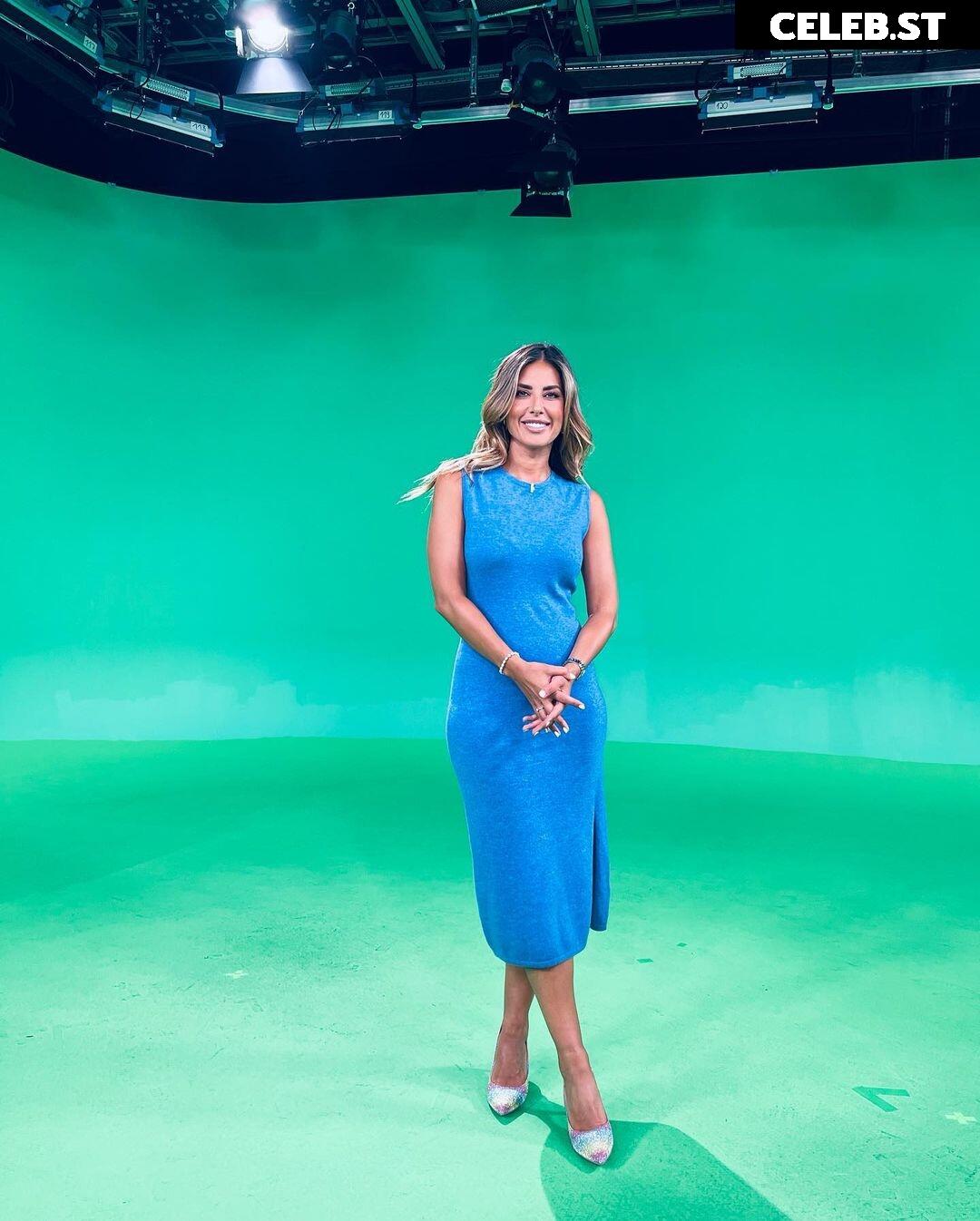 Jana Azizi Image 1954753