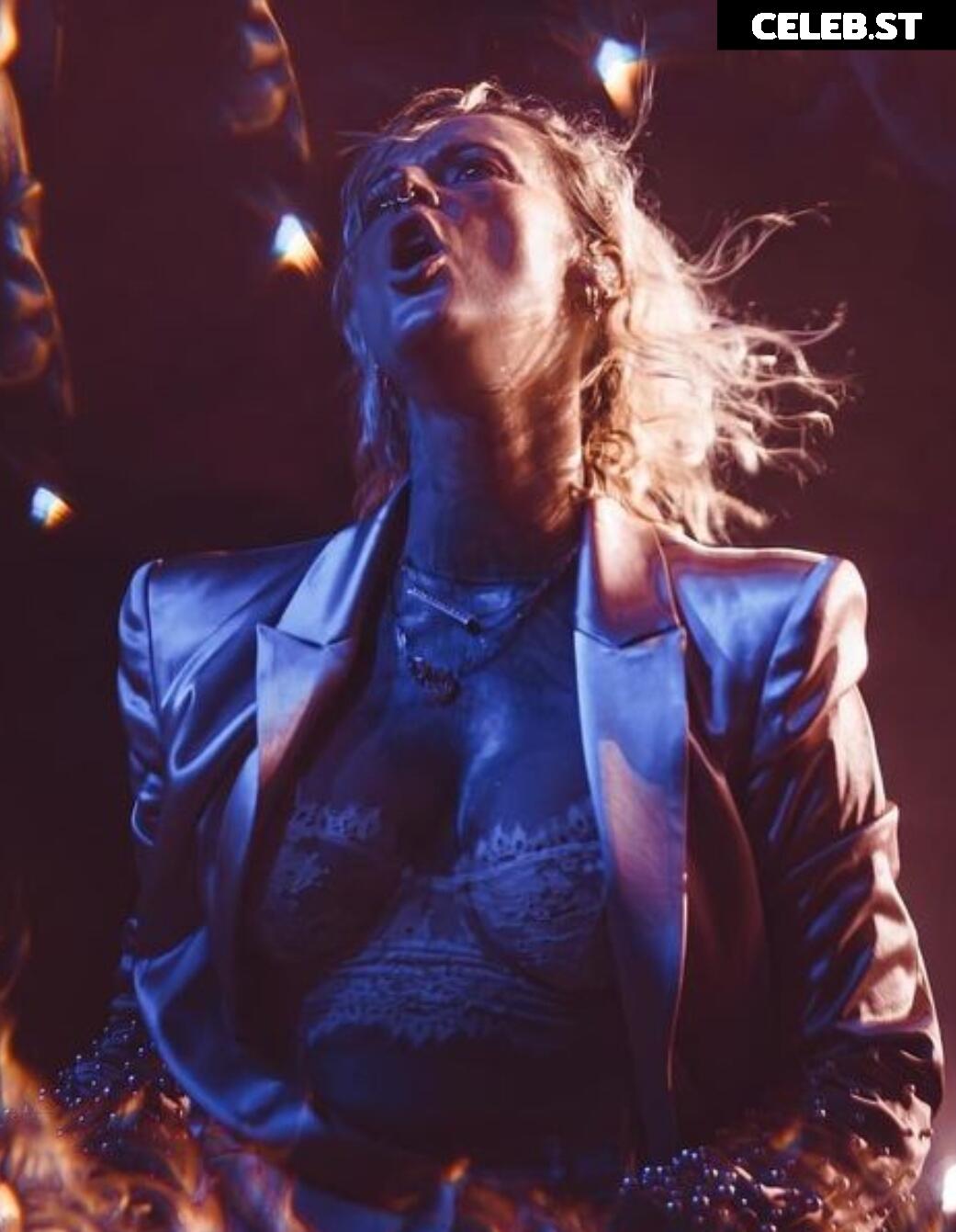 Jennifer Weist Image 1954398