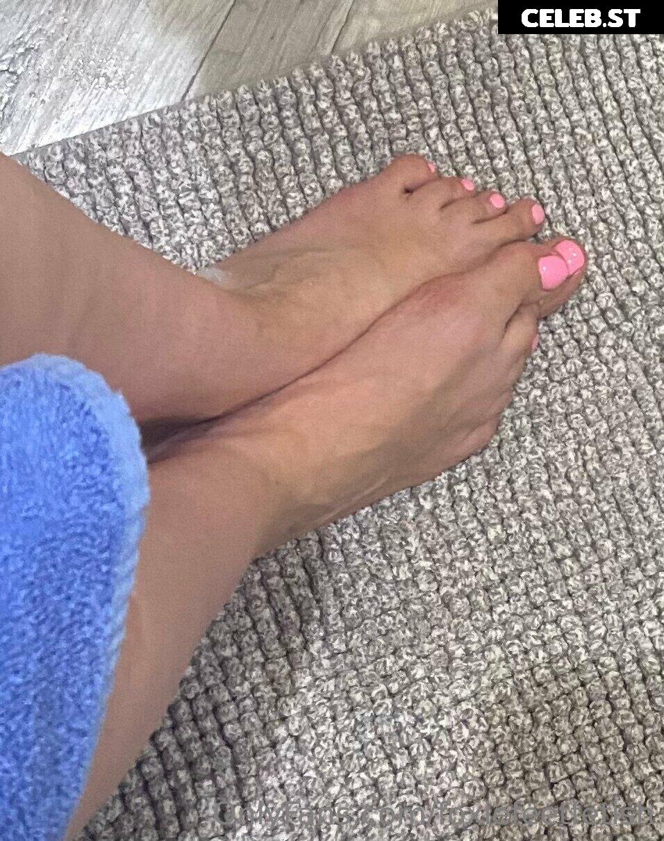 foxiefeetfetish Image 19517148