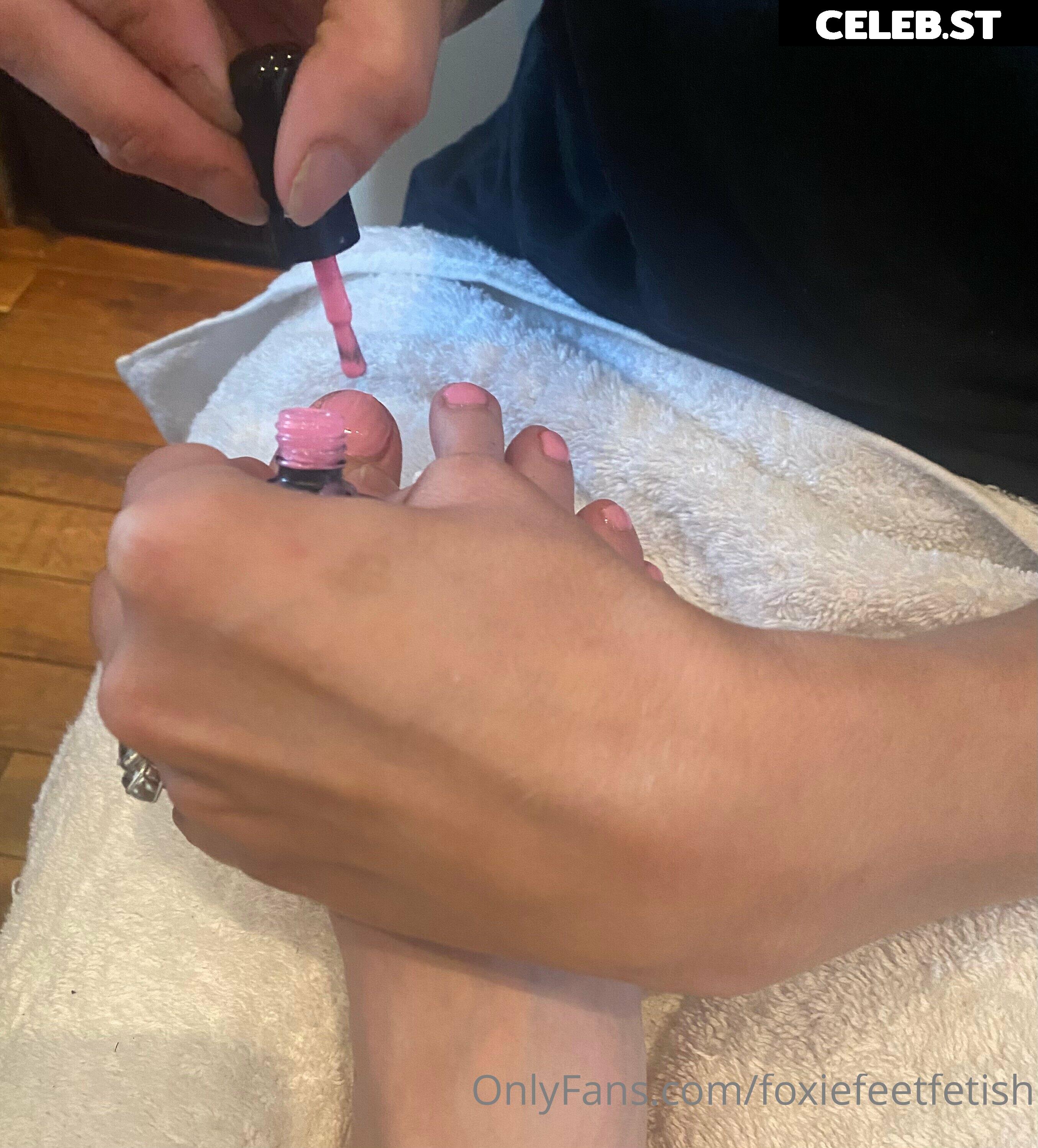 foxiefeetfetish Image 19517247