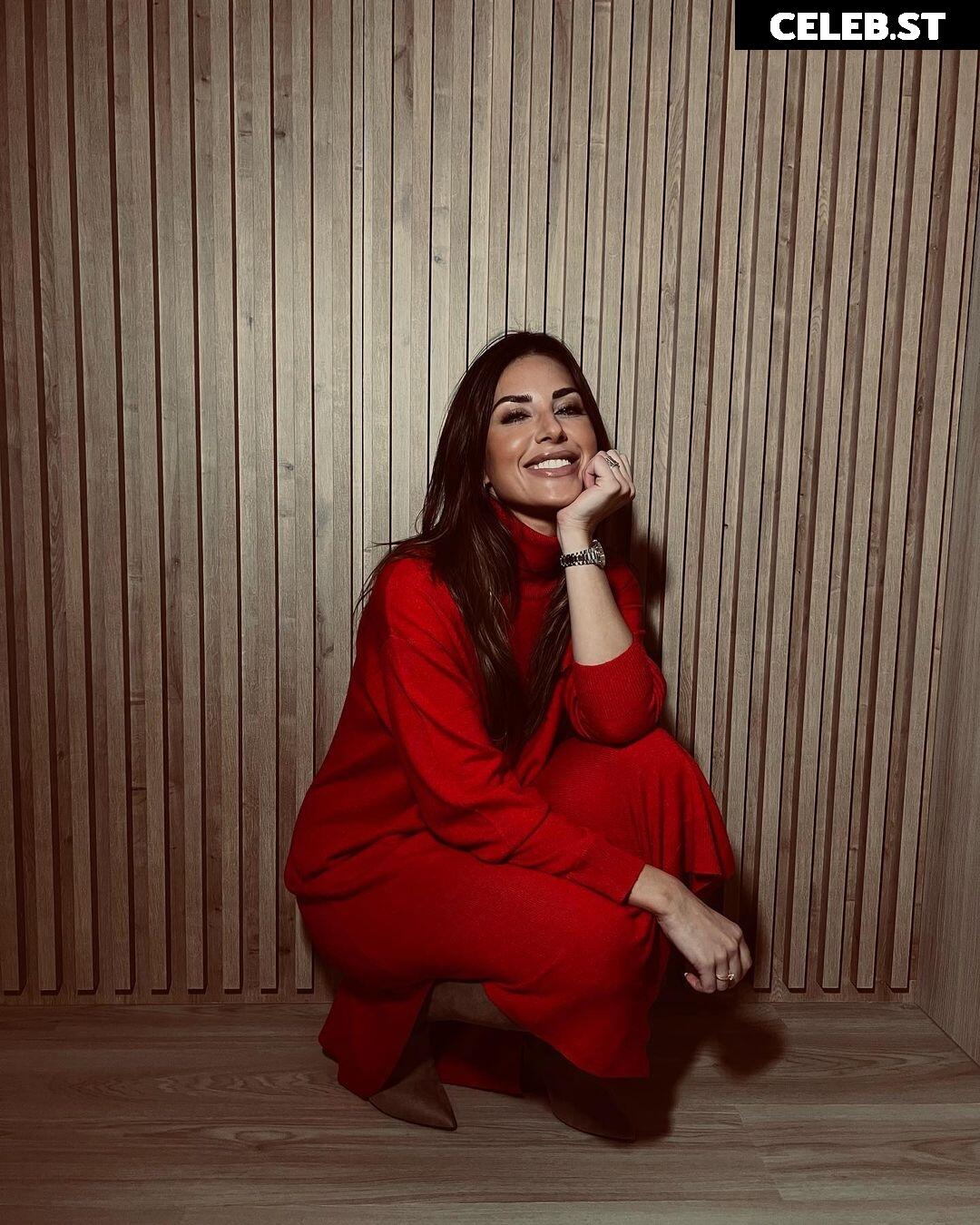 Jana Azizi Image 1953803