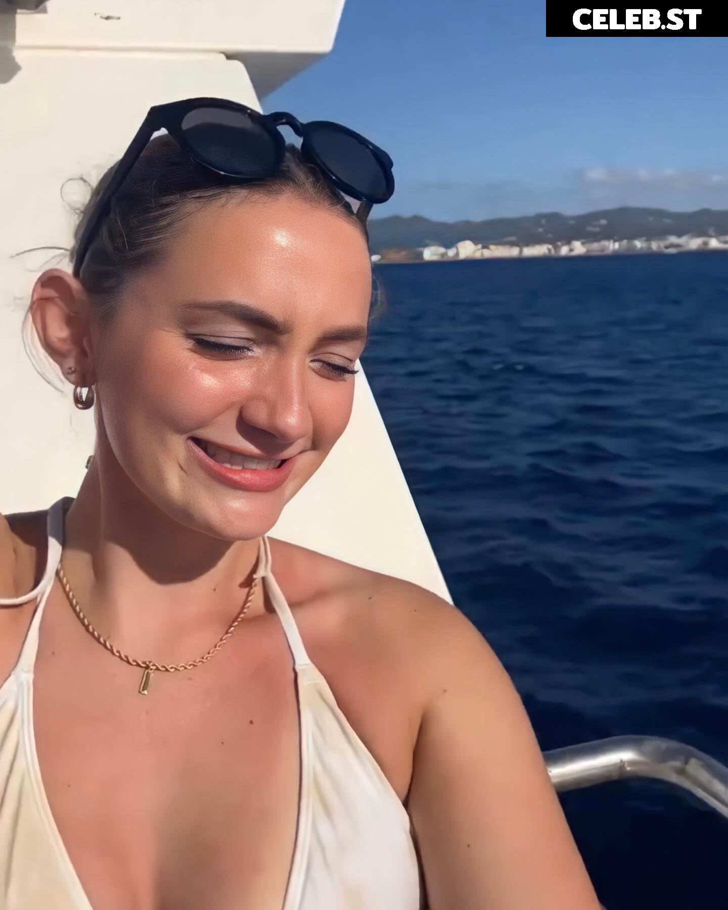 Rosie Bentham Image 1953541