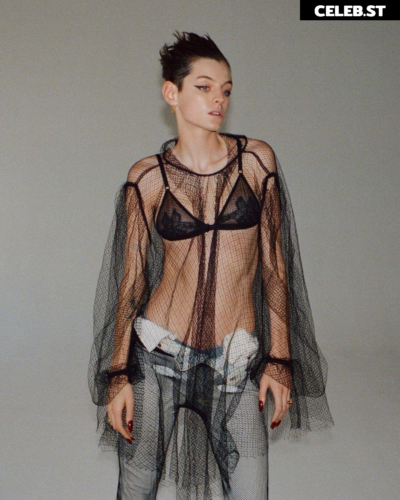 Emma Corrin Image 1950781