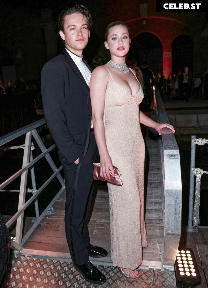 Lili Reinhart Image 1945516