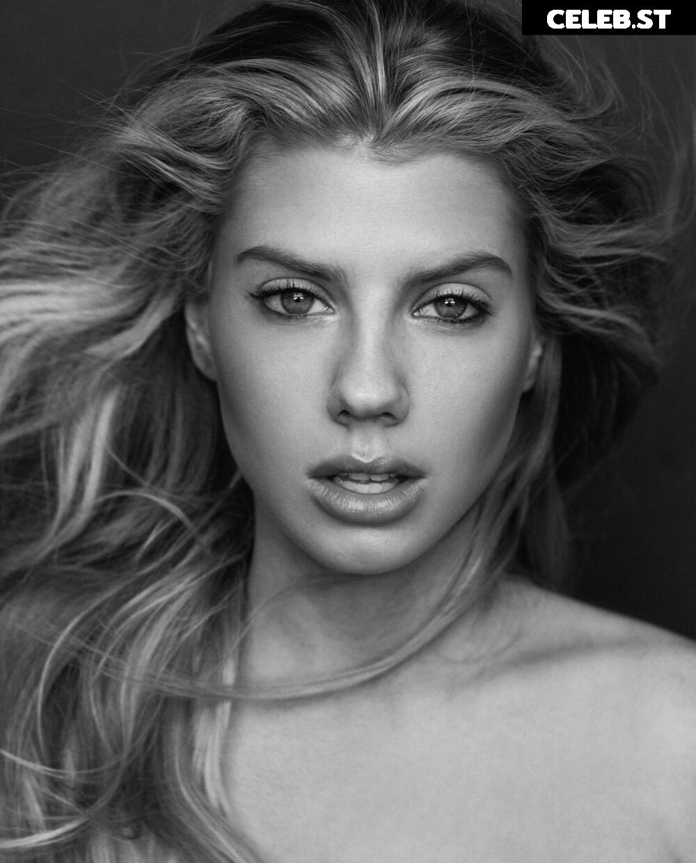 Charlotte McKinney Image 1945429