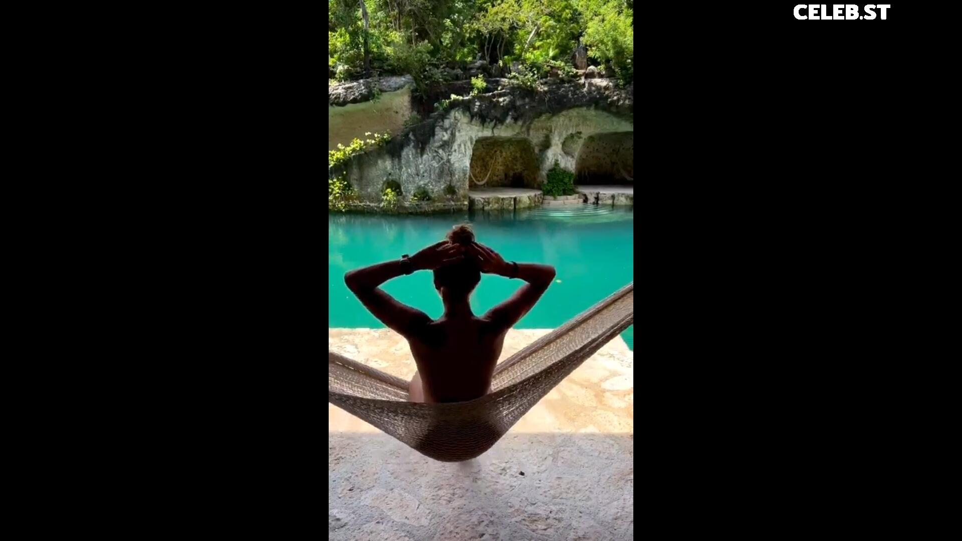 Jana Azizi Image 1946563