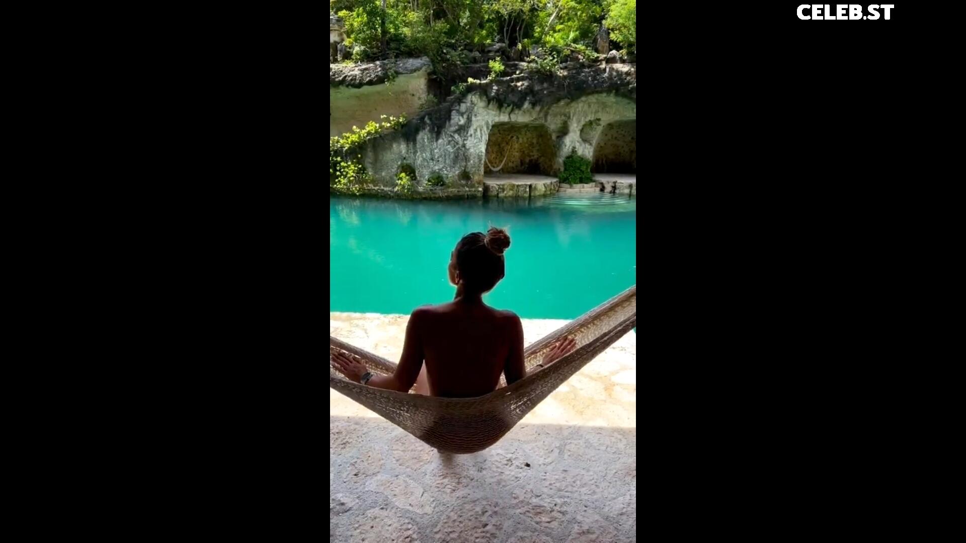 Jana Azizi Image 1946506