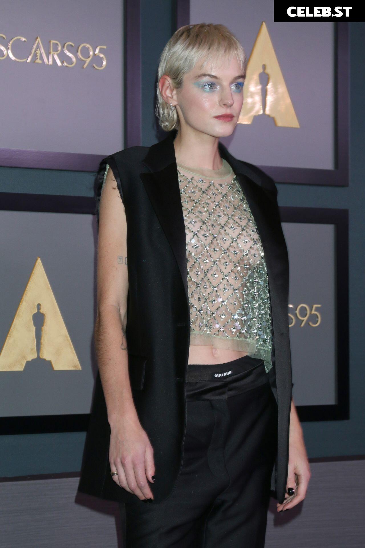 Emma Corrin Image 1947513
