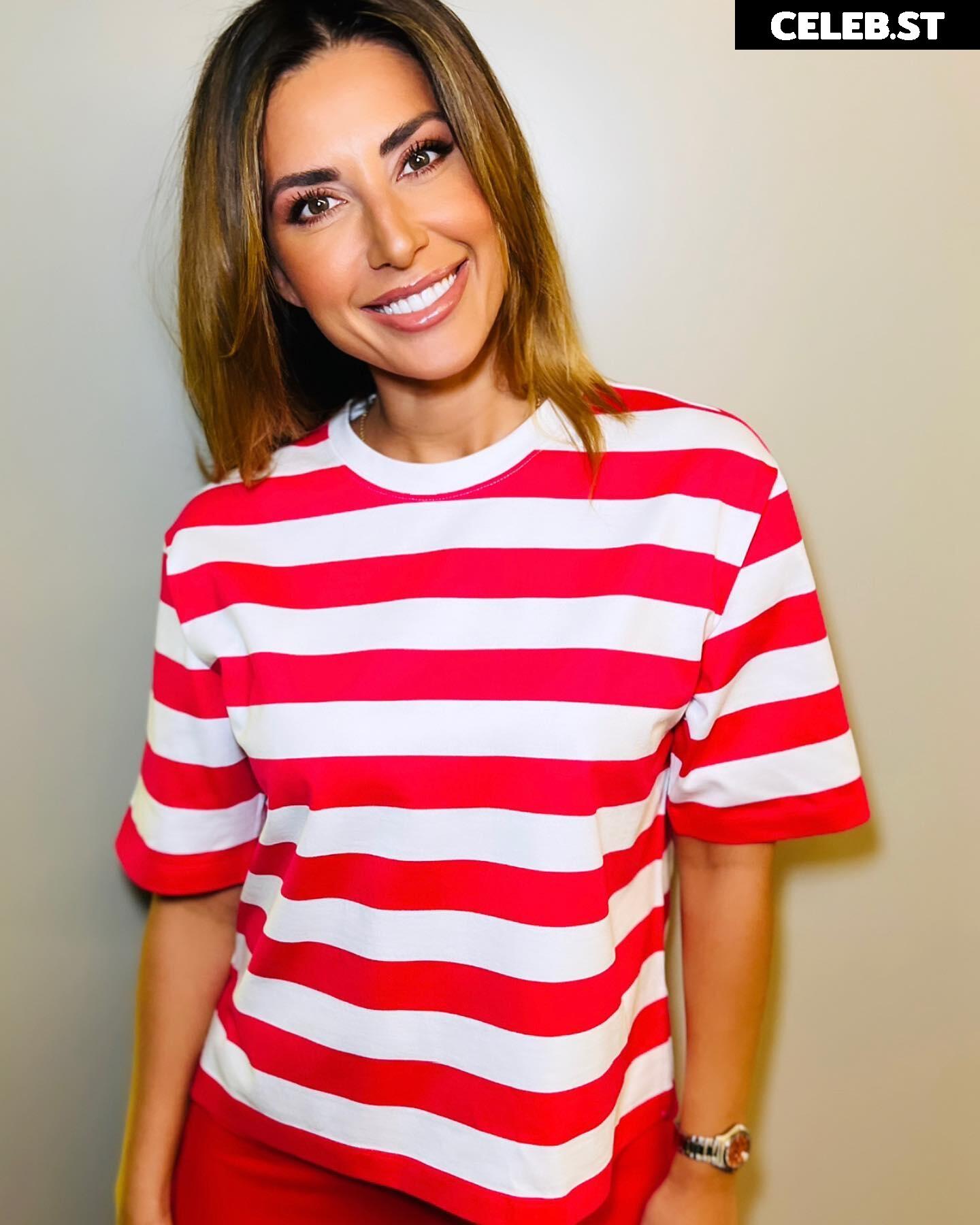 Jana Azizi Image 1947401