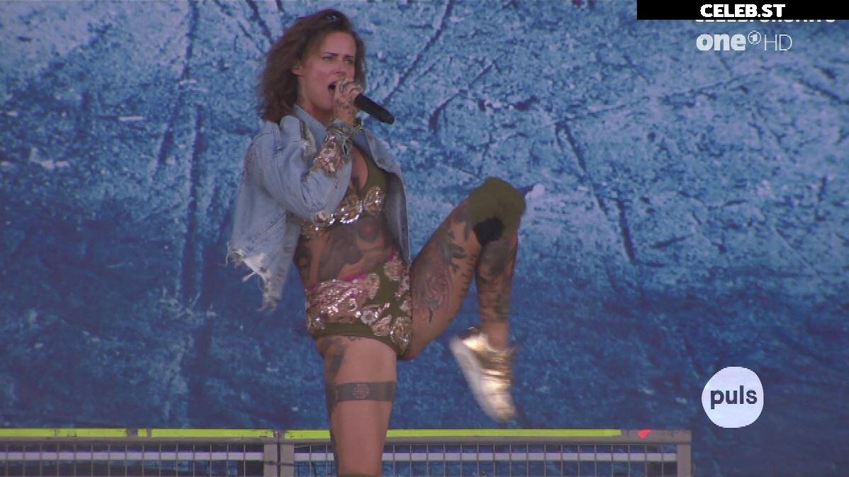 Jennifer Weist Image 1944056