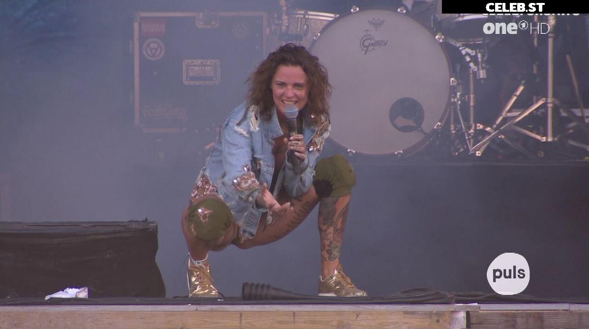 Jennifer Weist Image 1944230