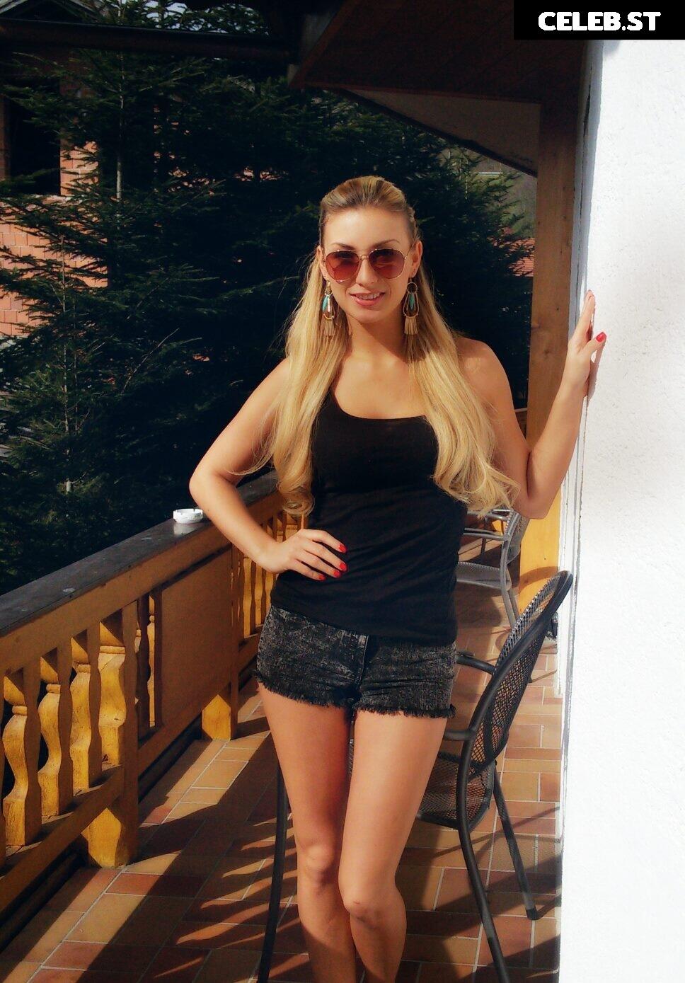 Anna-Carina Woitschack Image 1944905