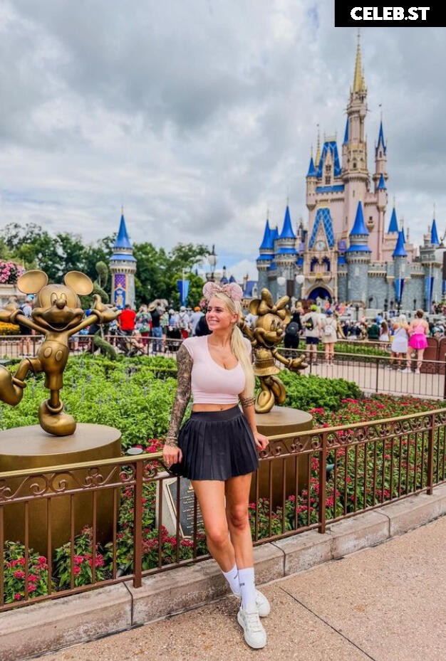 Carina Spack Image 1944930