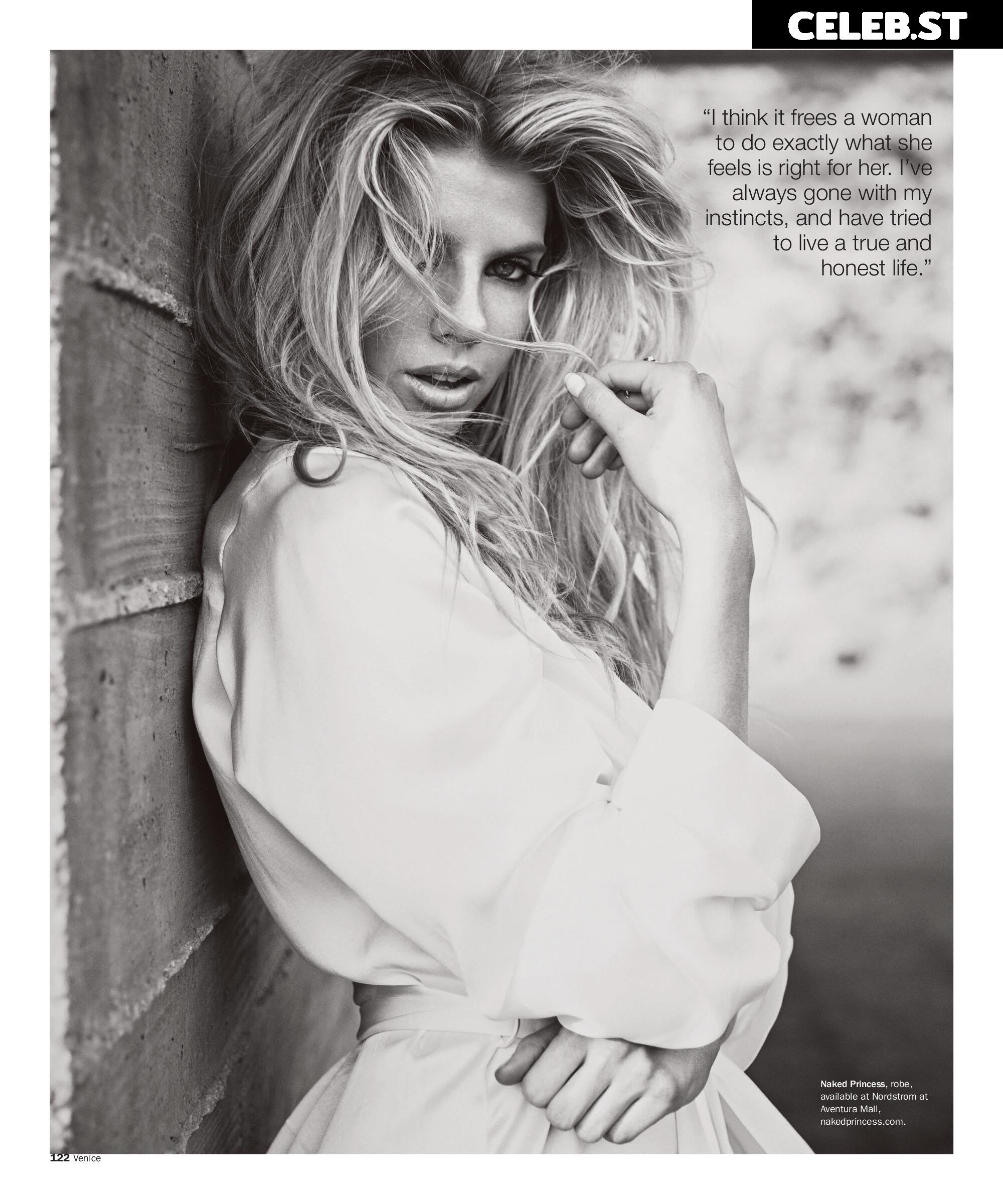 Charlotte McKinney Image 1941565