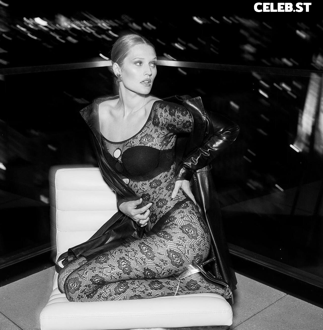 Toni Garrn Image 1941513